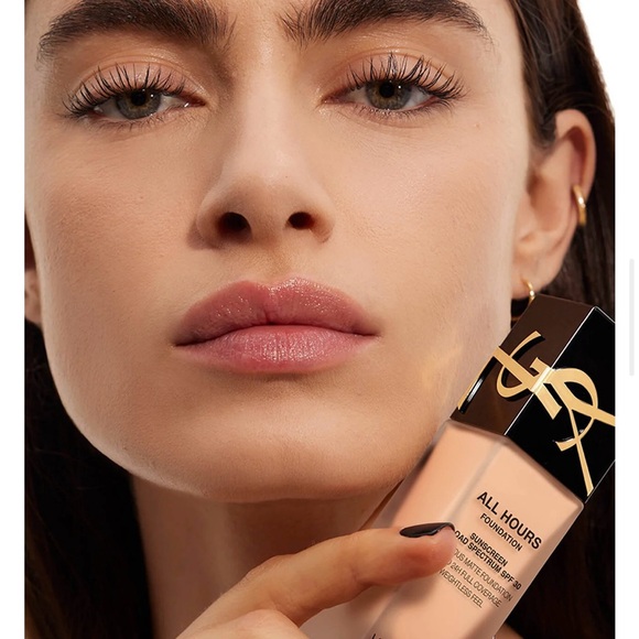 Yves Saint Laurent Other - Yves Saint Laurent All Hours Foundation - LC6